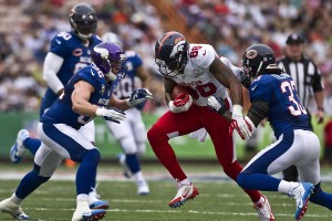 半岛体育全站-德约科维奇在TES比赛中高光表现，大胜引发热议！